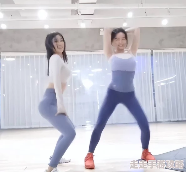 操美女大b，真是让人感到无奈，这种内容实在不应该被传播